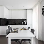 Maraini 35 By Quokka 360 - Prime Location Just Minutes From Station