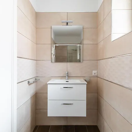 Maraini 35 By Quokka 360 - Strategic Location Near Station Apartment *