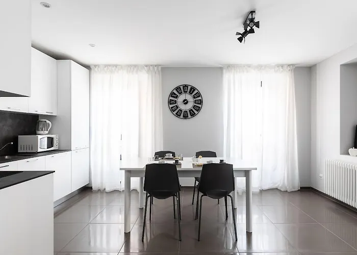 Maraini 35 By Quokka 360 - Strategic Location Near Station Apartman