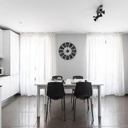 Maraini 35 By Quokka 360 - Prime Location Just Minutes From Station דירה