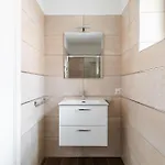 Maraini 35 By Quokka 360 - Prime Location Just Minutes From Station Апартаменти *